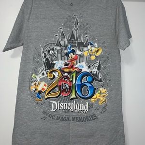 2016 Disneyland vintage t-shirt